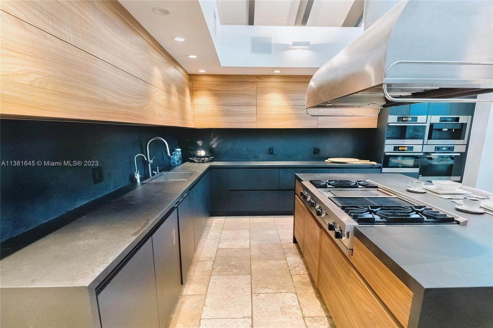 EU-1 - ESTATES, - Residential