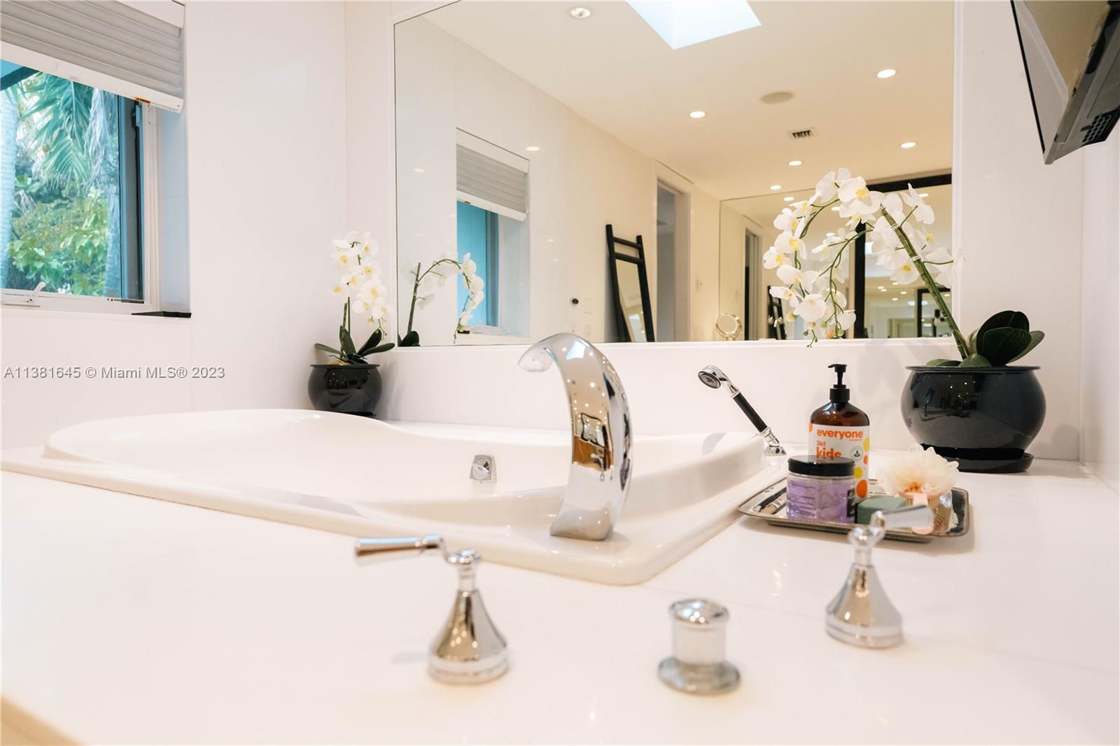 EU-1 - ESTATES, - Residential