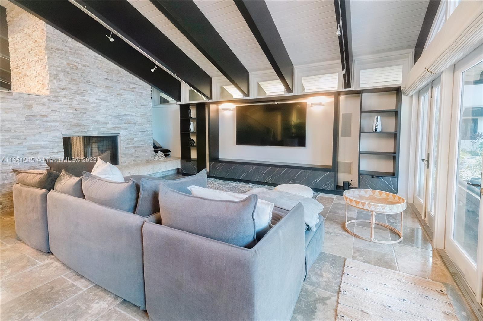 EU-1 - ESTATES, - Residential