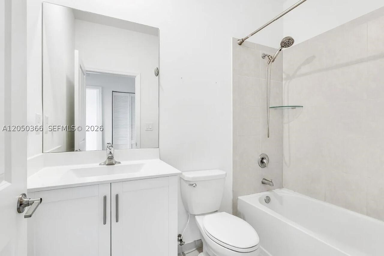 Photo 1 of 6 — 21071 NE 8th Ave 21071, Miami, FL 33179