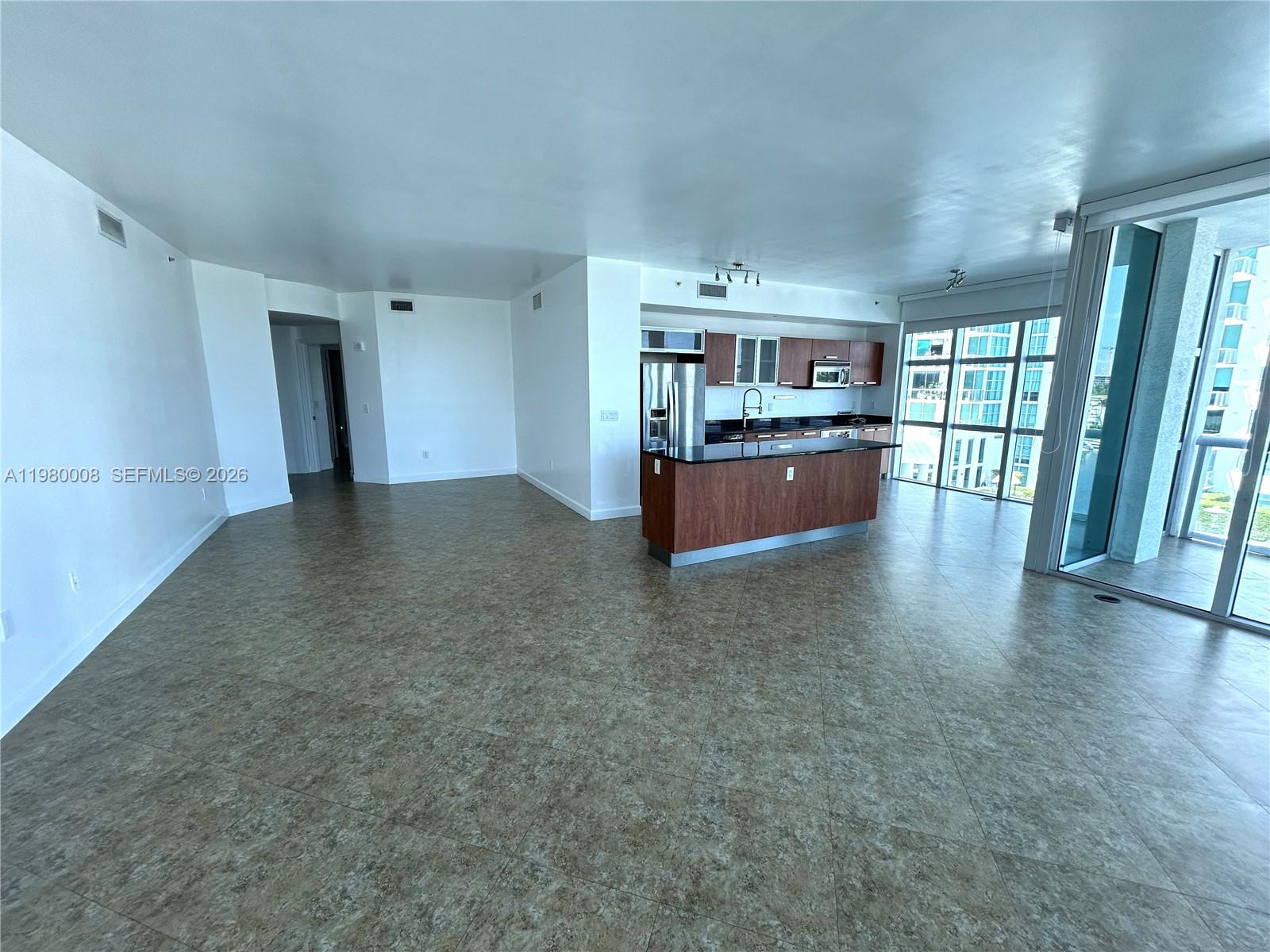 3131 NE 188 ST 2-601