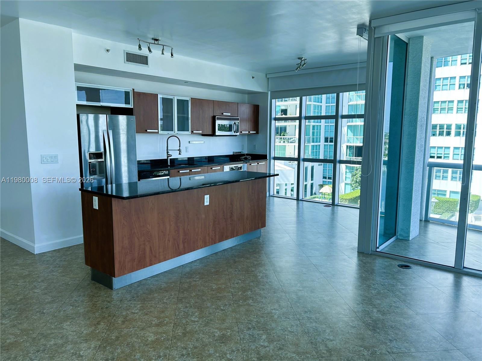 3131 NE 188 ST 2-601