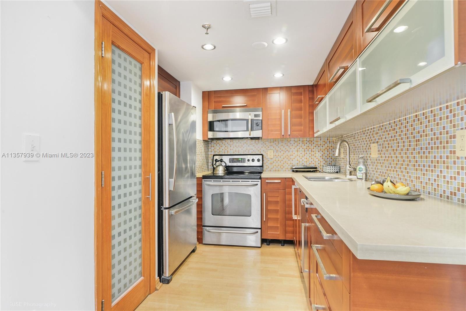 Photo 5 of 13 of 7832 Collins Ave 402 condo
