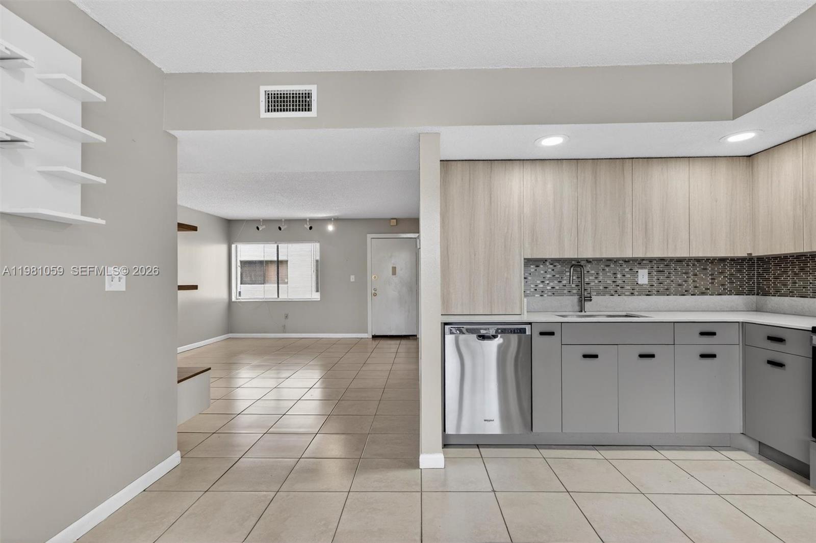 THE HORIZONS CONDO #5 - Residential