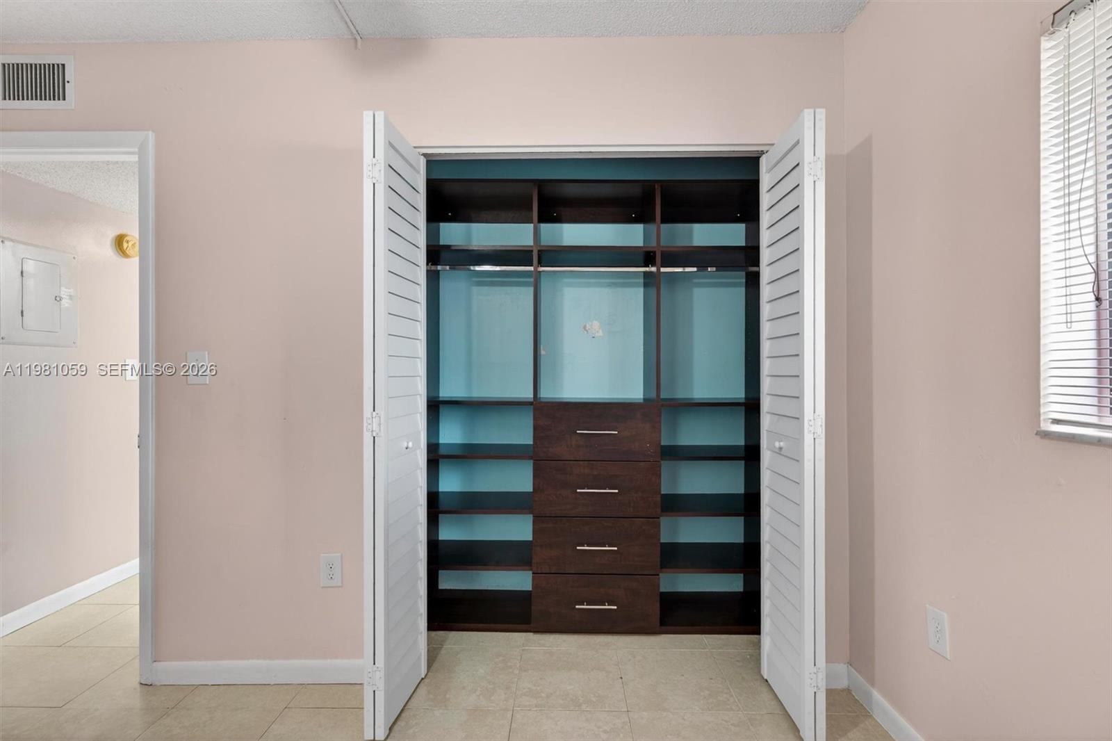 THE HORIZONS CONDO #5 - Residential