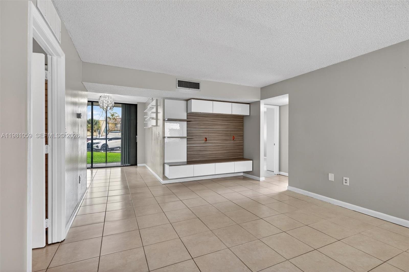 THE HORIZONS CONDO #5 - Residential