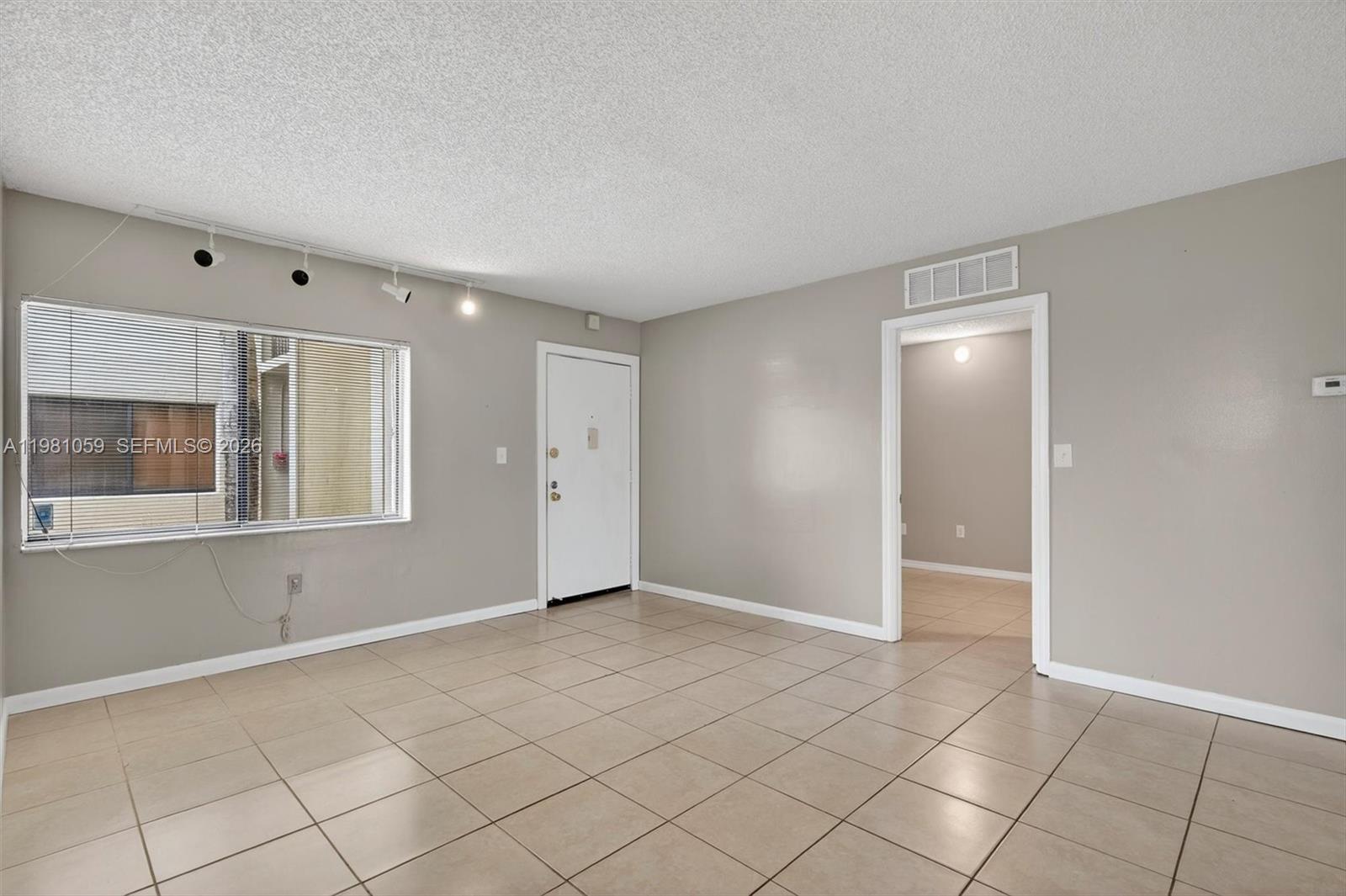 THE HORIZONS CONDO #5 - Residential