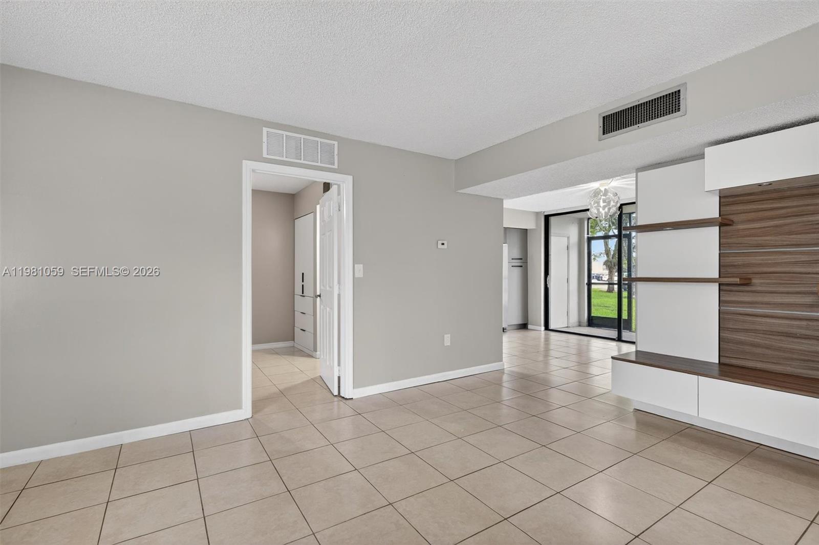 THE HORIZONS CONDO #5 - Residential