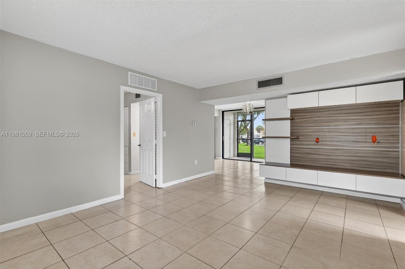 THE HORIZONS CONDO #5 - Residential