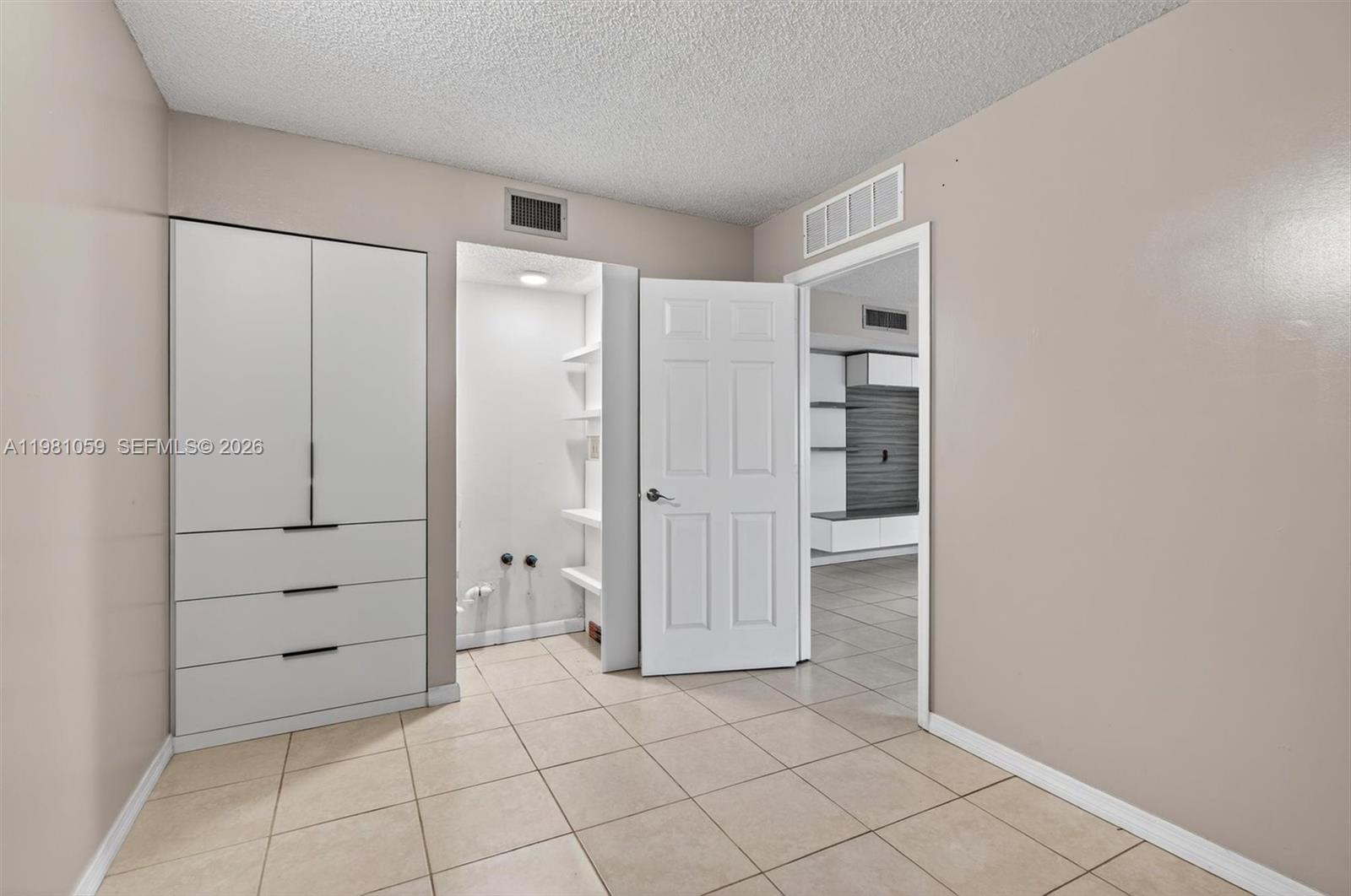 THE HORIZONS CONDO #5 - Residential