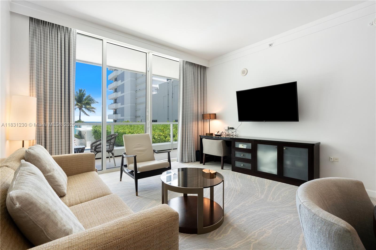 4391 Collins Ave 623