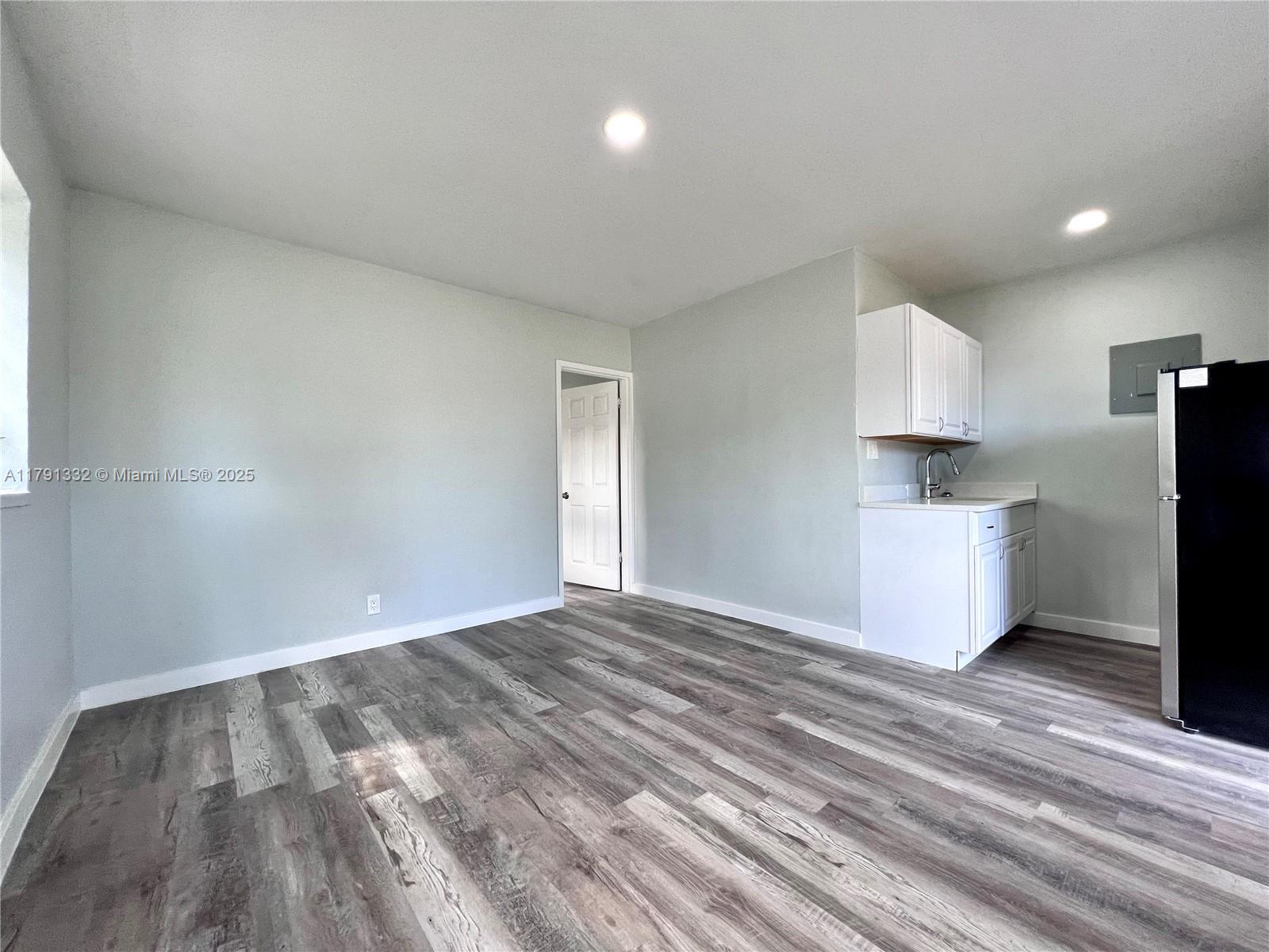 Rental Property at 2901 Nw 18th St 32, Fort Lauderdale, Broward County, Florida - Bedrooms: 1 
Bathrooms: 1  - $1,295 MO.