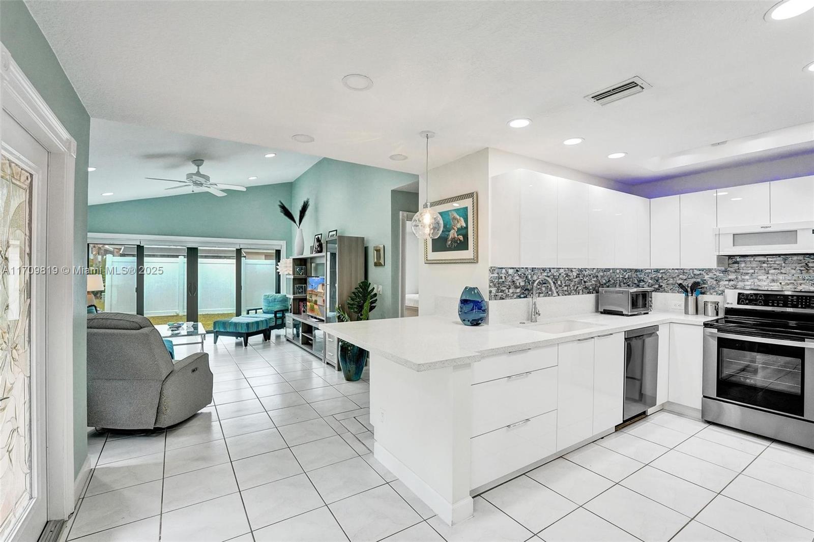 Property for Sale at 21150 Jib Ct J11, Aventura, Miami-Dade County, Florida - Bedrooms: 2 
Bathrooms: 2  - $500,000