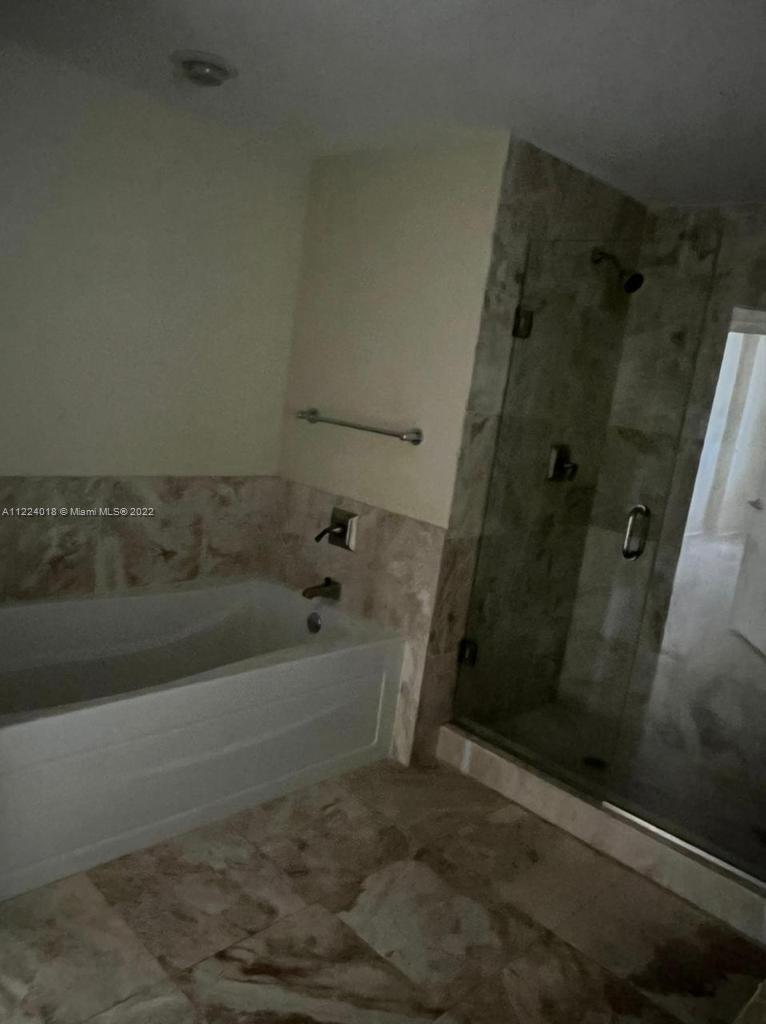 VERANDA CONDO - Residential Lease