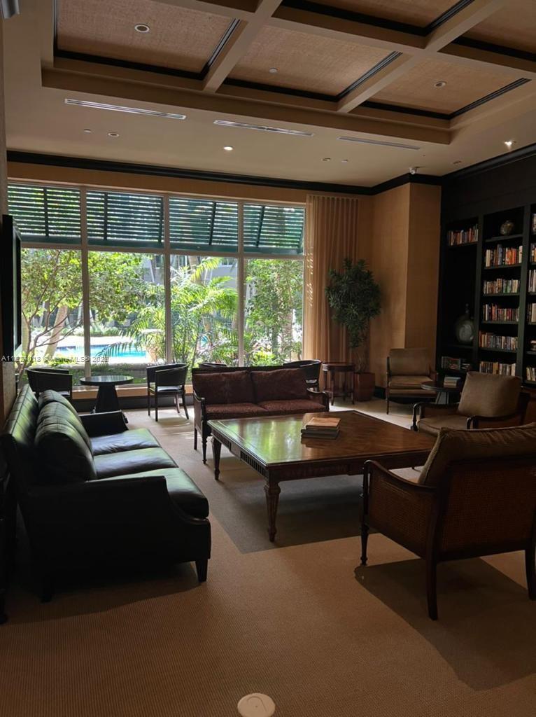 VERANDA CONDO - Residential Lease