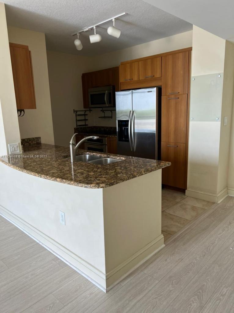 VERANDA CONDO - Residential Lease