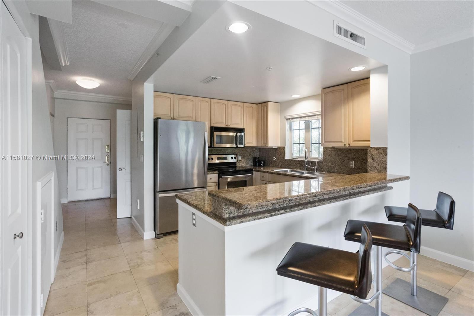 300 Euclid Ave 206