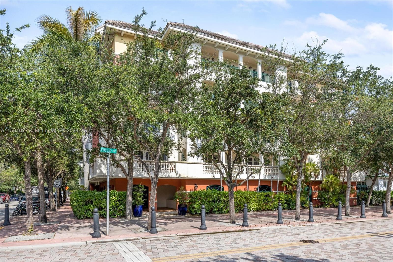 Property for Sale at 300 Euclid Ave 206, Miami Beach, Miami-Dade County, Florida - Bedrooms: 2 
Bathrooms: 3  - $1,249,000