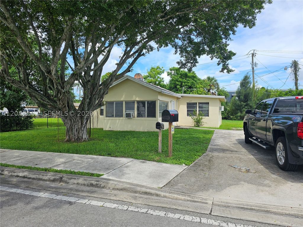Photo of 2121 NW 28th St, Oakland Park, FL 33311 (MLS # A12046167)