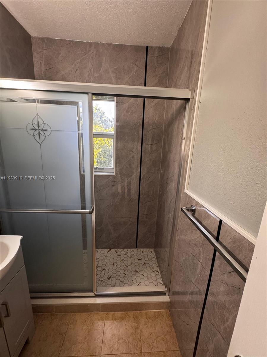 GABLES MANOR SUB - Residential Lease