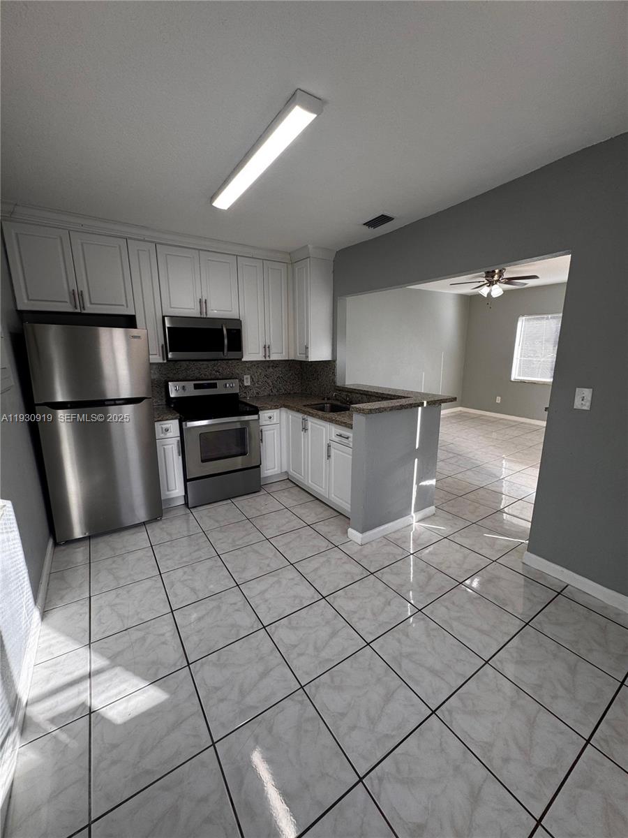 GABLES MANOR SUB - Residential Lease