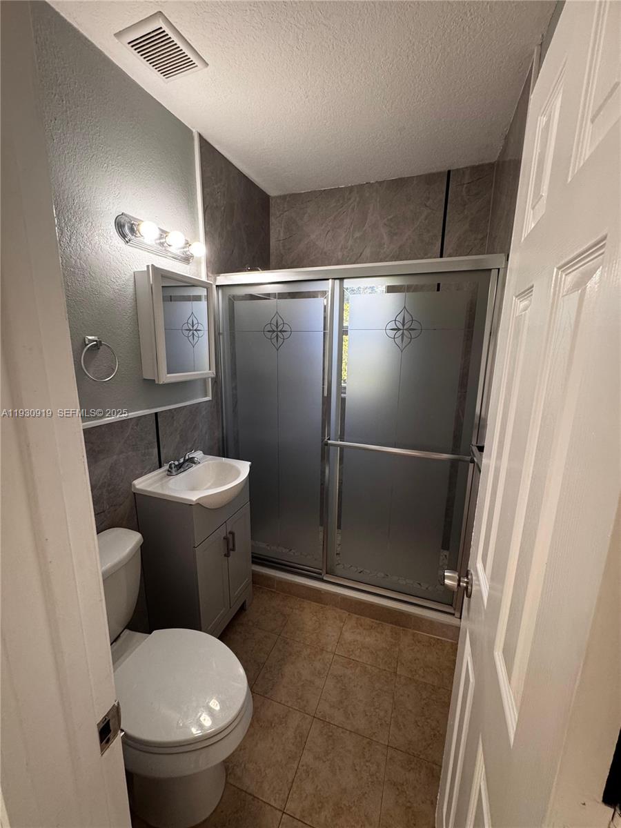 GABLES MANOR SUB - Residential Lease