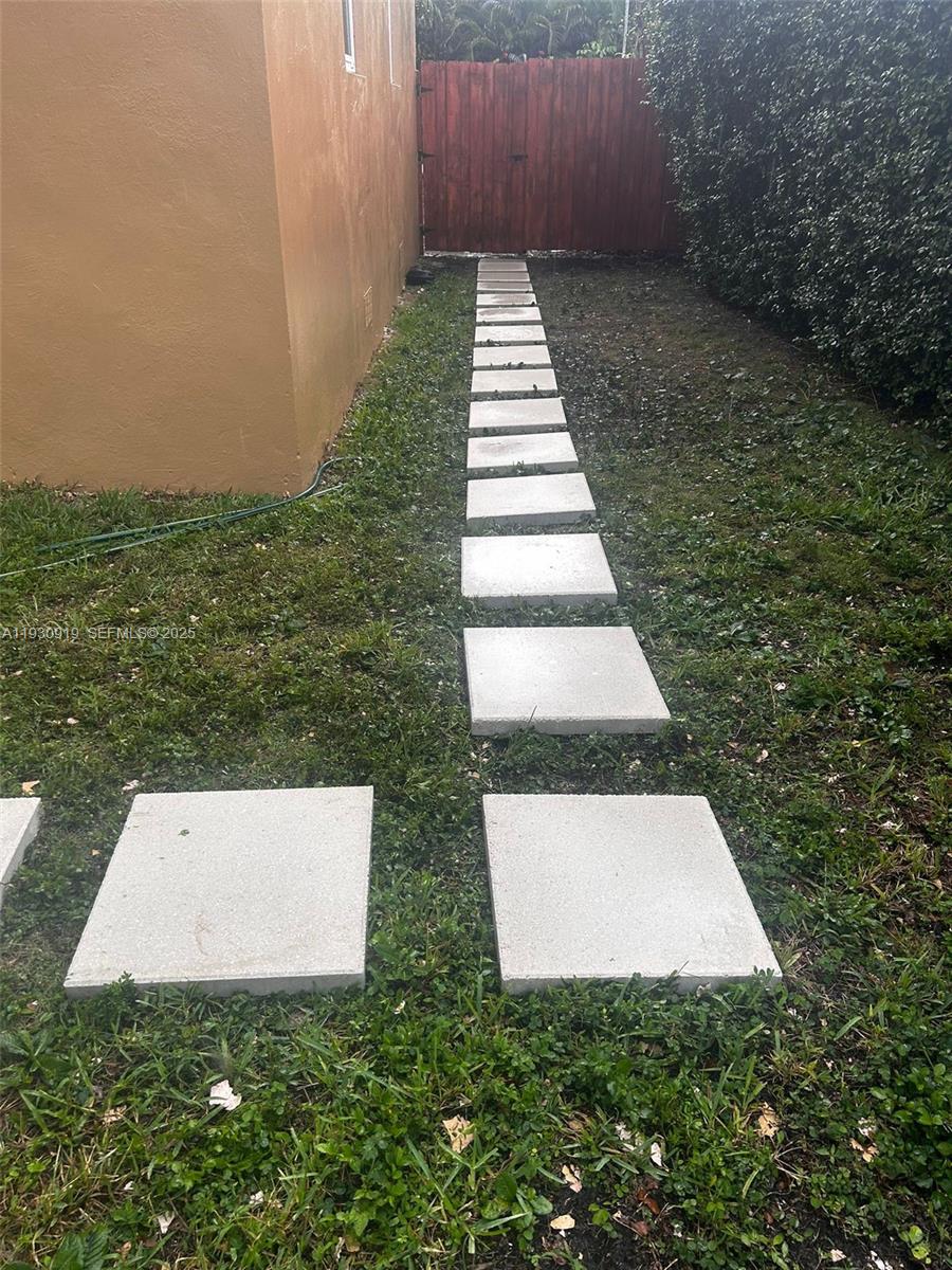 GABLES MANOR SUB - Residential Lease