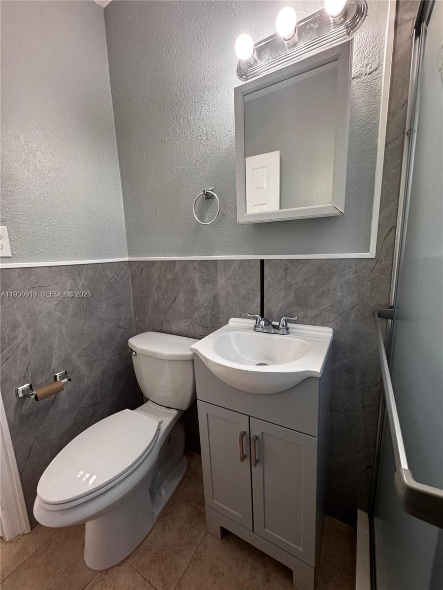 GABLES MANOR SUB - Residential Lease