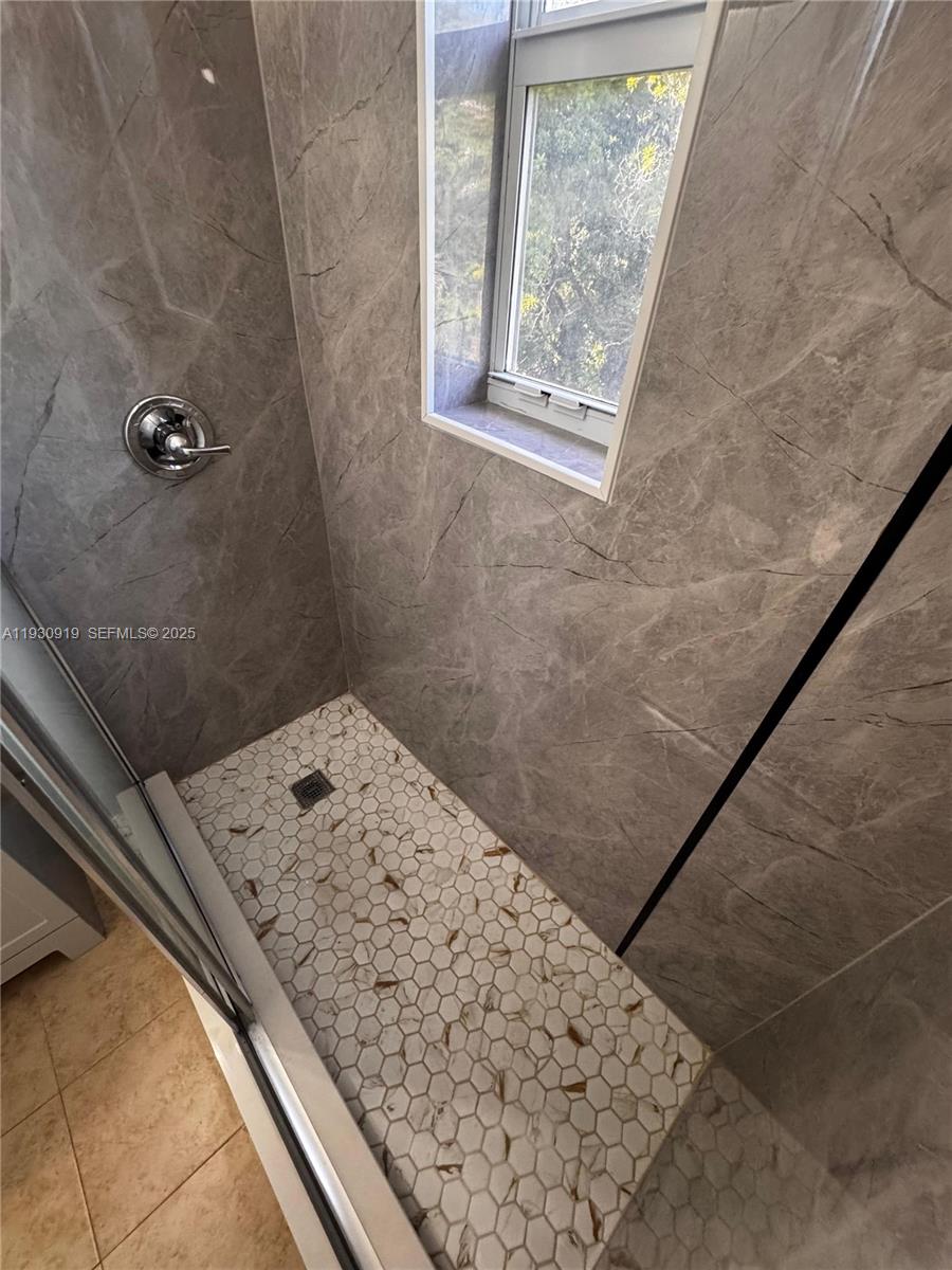 GABLES MANOR SUB - Residential Lease