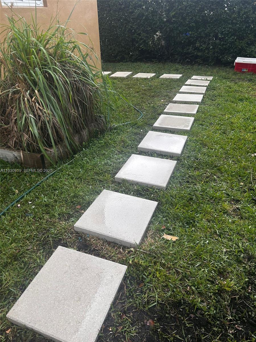 GABLES MANOR SUB - Residential Lease