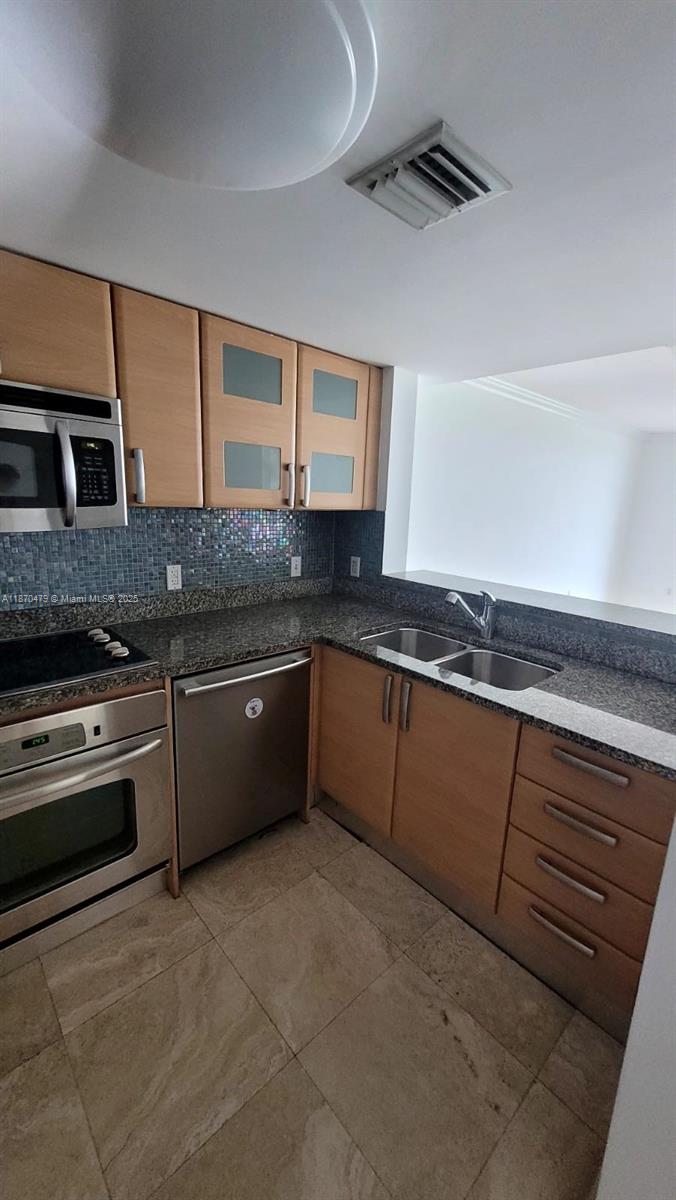 Spacious unit in convenient location near highways and shopping.