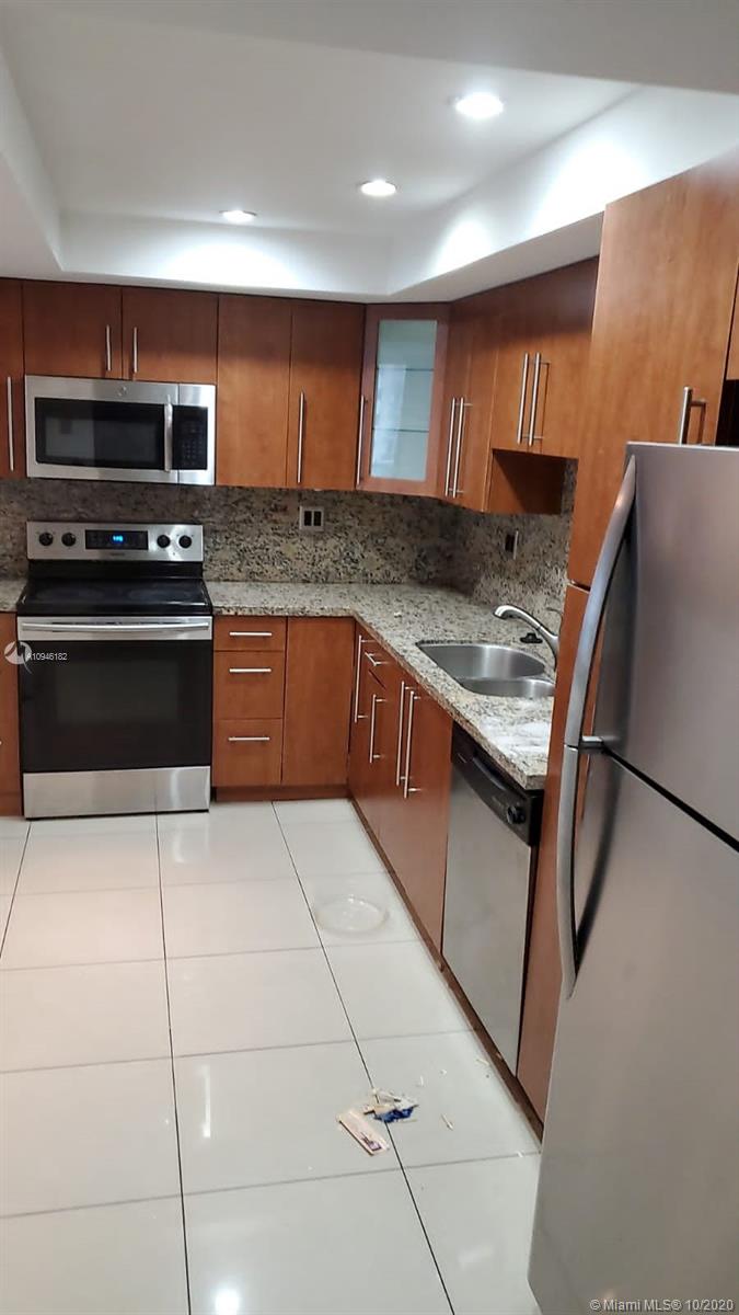 SUPERB 1Bd/1Bth (1000SQF/100M2) LOVELY LOCATION, WALKING DISTANCE TO THE BEACH, QUIET NEIGHBORHOOD. AMAZING LIVING SPACE. REMODELED KITCHEN
PARKING SPACE INCLUDED. Amenities include swimming pool, tennis courts, park with a playground, along with Barbeque area with Free Shuttle service to the city and Aventura Mall. Sunny Isles Beach is Directly across the street from Condo Unit. Great Closet space for storage and Clothing... Location is Short driving distance to Bal Harbour Shops, South Beach and Aventura Shopping Mall.