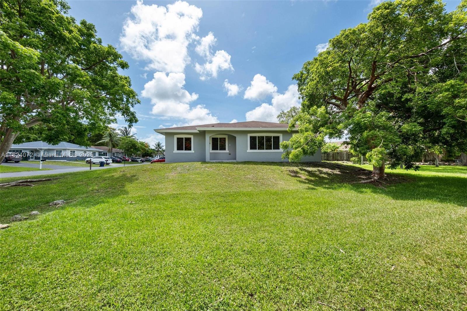 4-Bedroom, 2-Bathroom Home in Homestead’s Country Star Subdivision
Located in the heart of the Country Star subdivision, this well-maintained home offers a traditional layout with four bedrooms and two bathrooms. The kitchen features laminate countertops, white appliances, and ample cabinet space for everyday functionality.
The spacious, fenced-in backyard offers ample space for outdoor activities, gatherings, or simply relaxing. Conveniently positioned with easy access to local shops, dining, and major roadways, this home offers both comfort and accessibility.
Don’t miss your opportunity—schedule your private showing today!