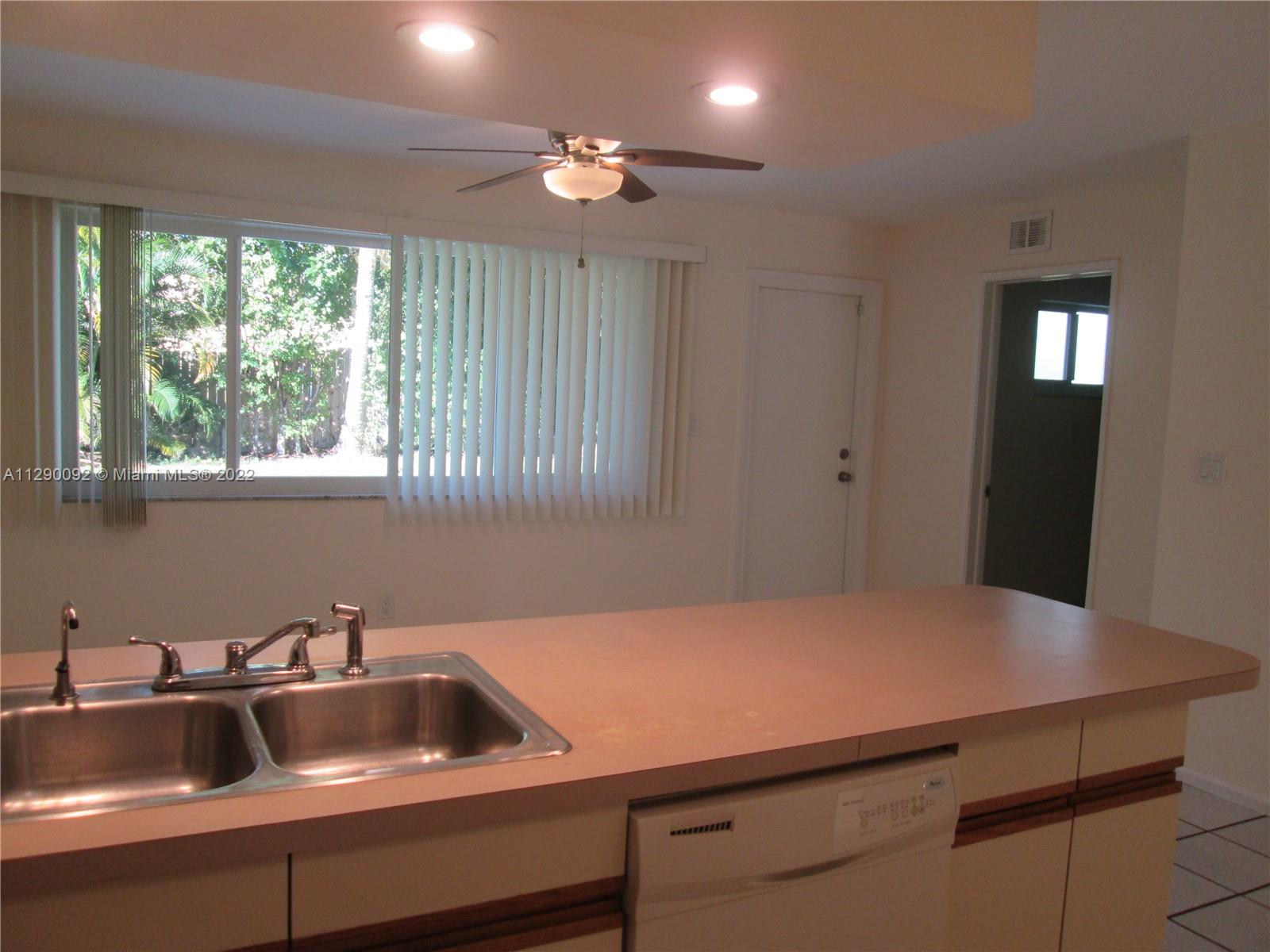 CORAL RIDGE COUNTRY CLUB - Residential Lease