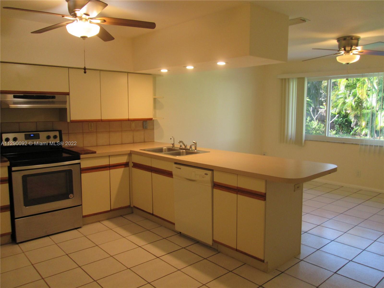 CORAL RIDGE COUNTRY CLUB - Residential Lease