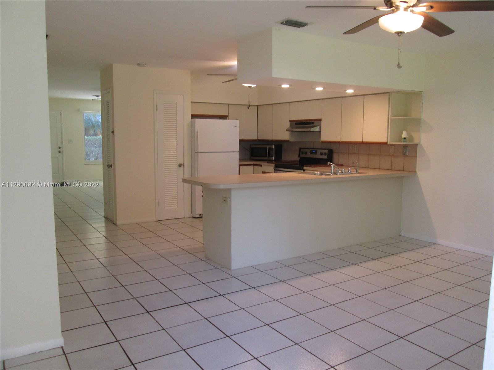 CORAL RIDGE COUNTRY CLUB - Residential Lease