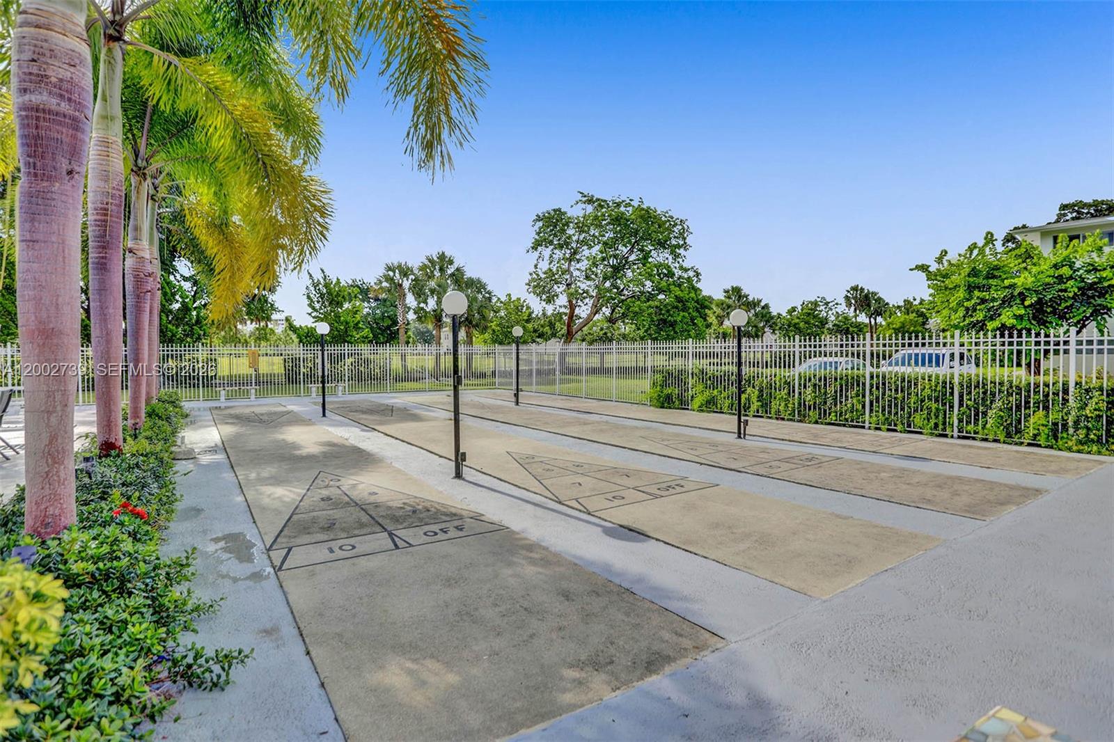 HILLCREST NO 4 CONDO - Residential