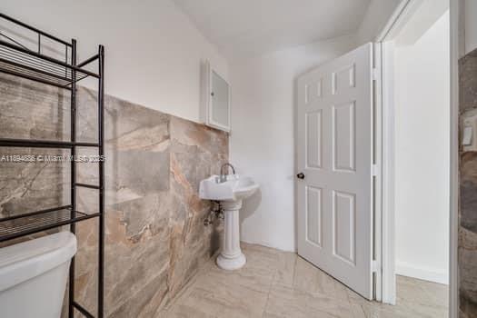 ARCH CREEKS ESTATES - Residential Lease