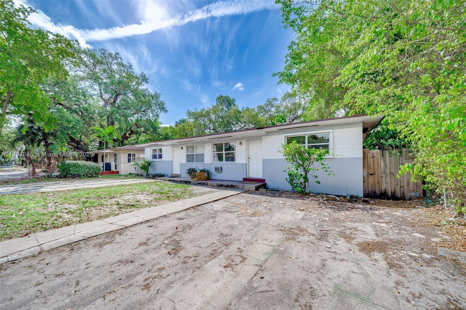 ARCH CREEKS ESTATES - Residential Lease