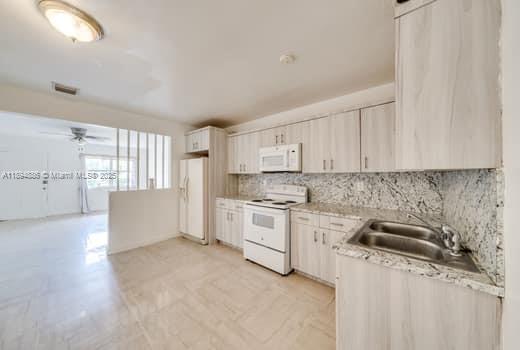 ARCH CREEKS ESTATES - Residential Lease