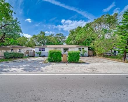 ARCH CREEKS ESTATES - Residential Lease