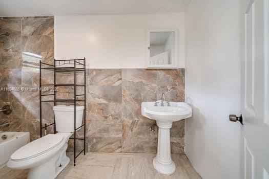 ARCH CREEKS ESTATES - Residential Lease