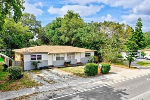ARCH CREEKS ESTATES - Residential Lease