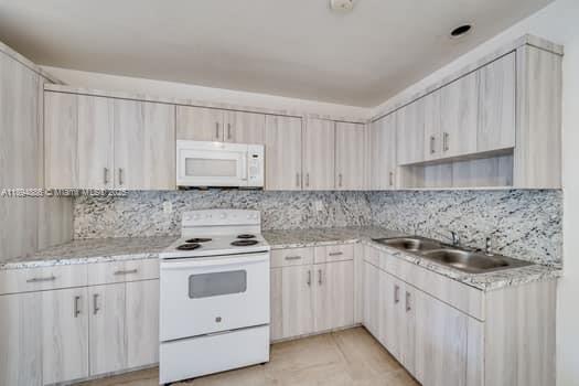 ARCH CREEKS ESTATES - Residential Lease