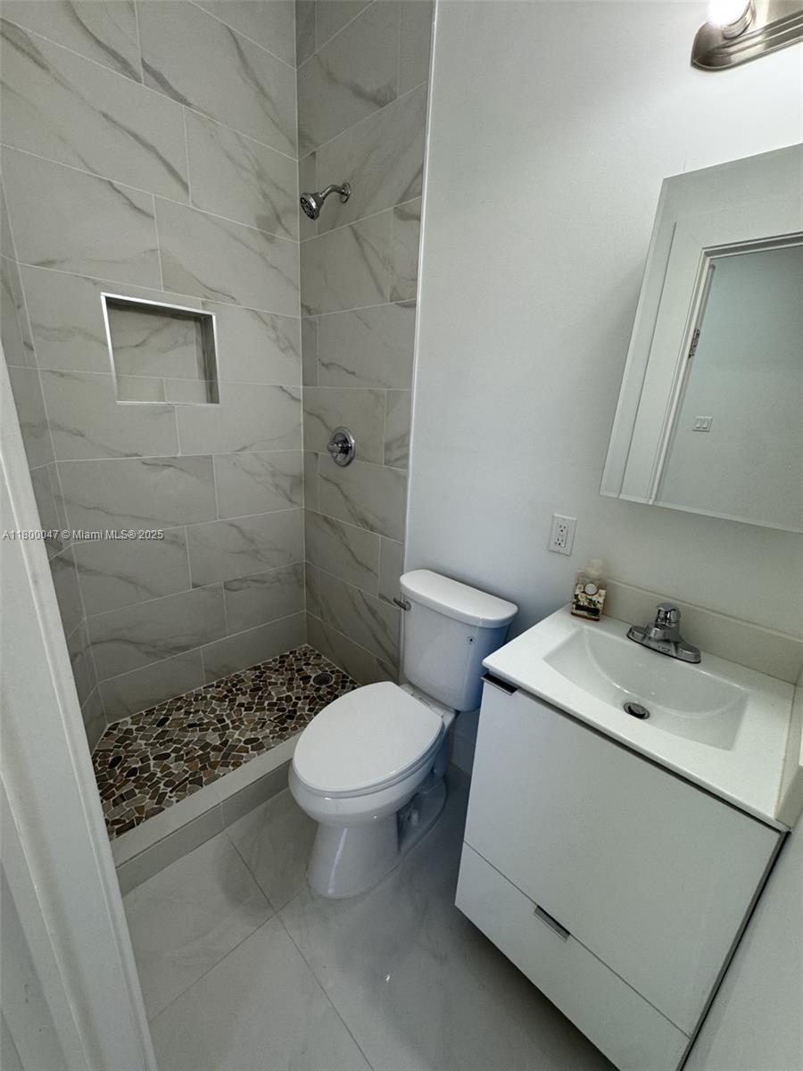 275 W 14th St A