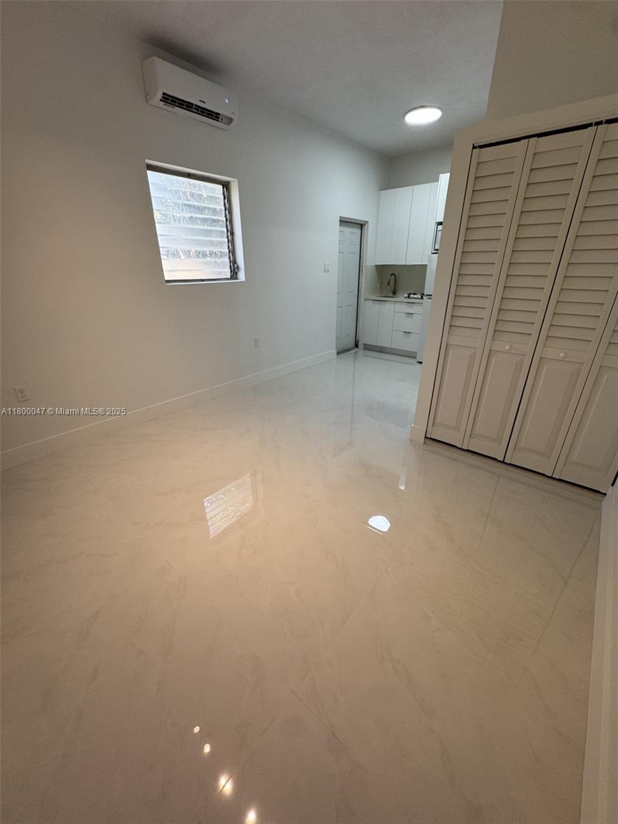275 W 14th St A