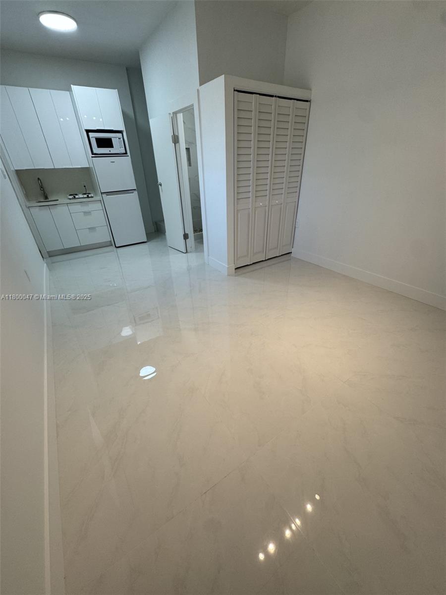 275 W 14th St A, Hialeah, Miami-Dade County, Florida - 1 Bedrooms  
1 Bathrooms - 