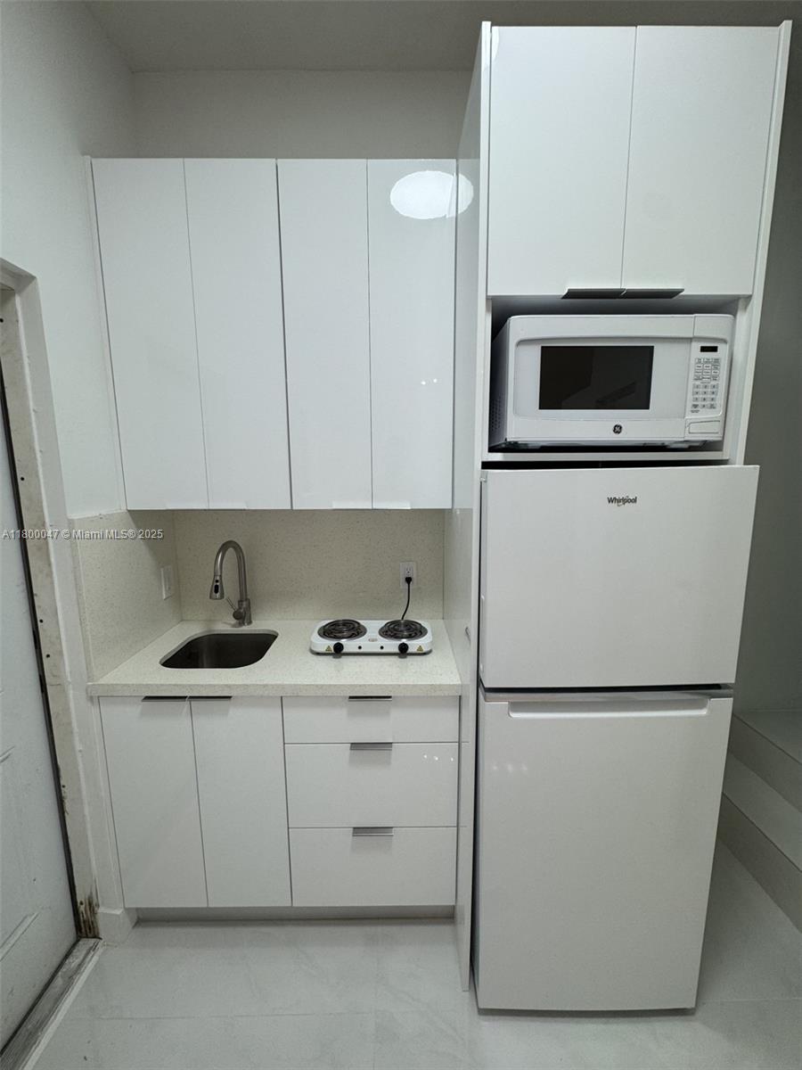 275 W 14th St A