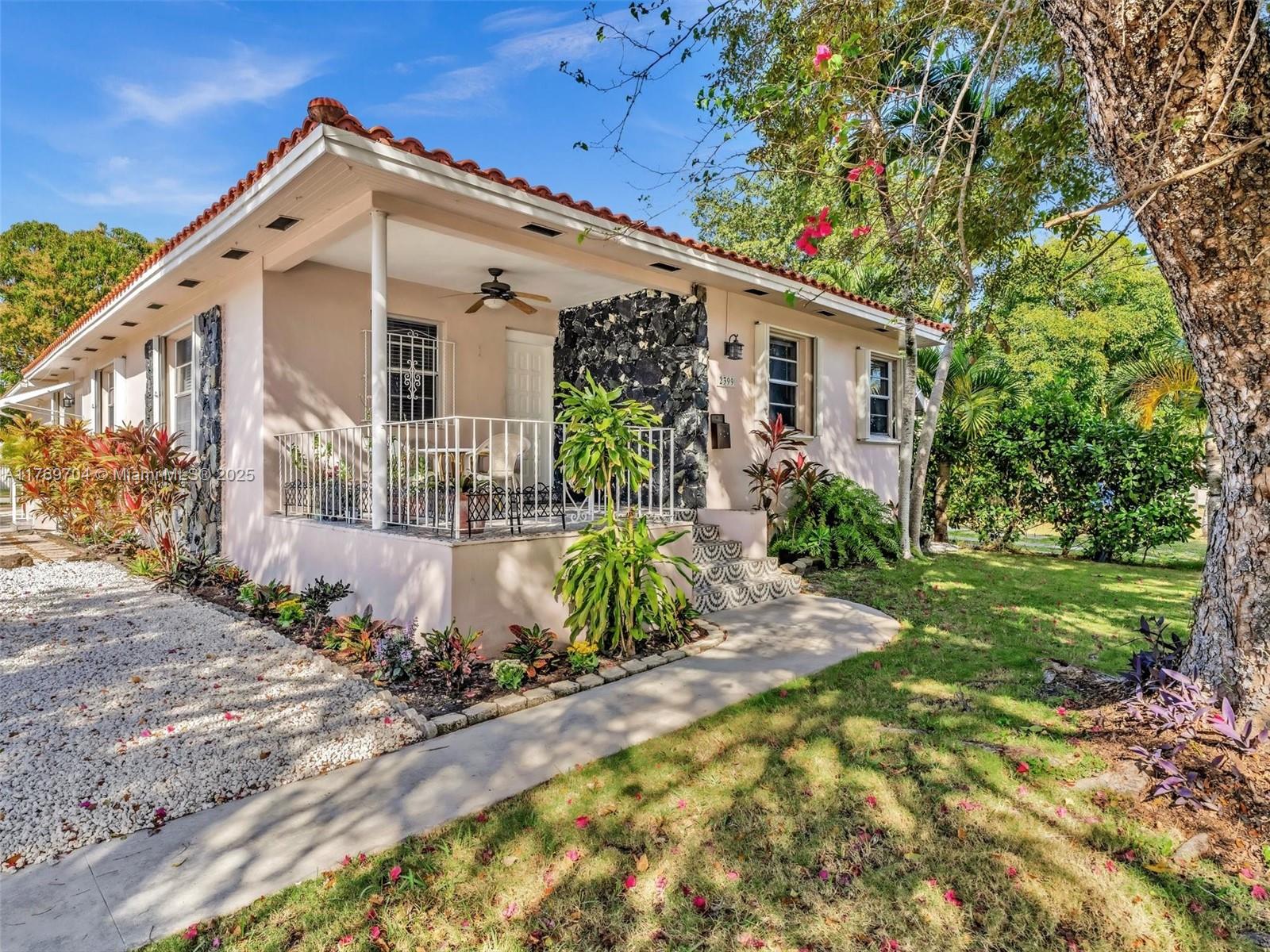 Income producing opportunity in Silver Bluff, one of Miami’s best neighborhoods. Five bedroom-three bathroom
single family home divided into two separate units: 3/2 and 2/1. Perfect for investment property or multi-
generational living. Easily converted back to a single-family home, this residence features lots of parking, a
shaded porch, sunlit rooms and an entire block of street frontage in an unbeatable location. Minutes from Coconut
Grove, Brickell, Downtown Miami, and Miami International Airport.