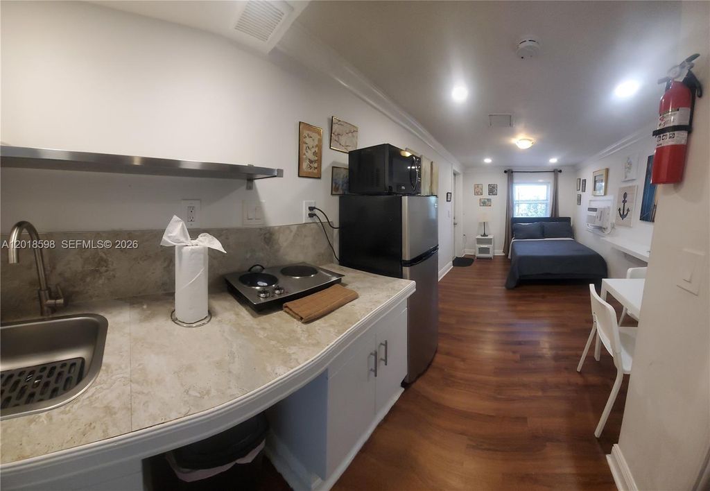Photo of 1030 S 62nd Ave #B, Hollywood, FL 33023 (MLS # A12018598)